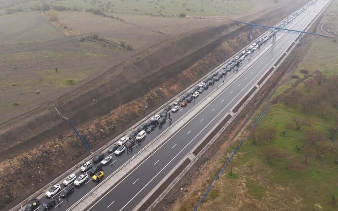 Paşinyan Anna Akopyanla birlikdə konsert verəcəyi Gümrüyə avto-yürüş etdi...-FOTOLAR