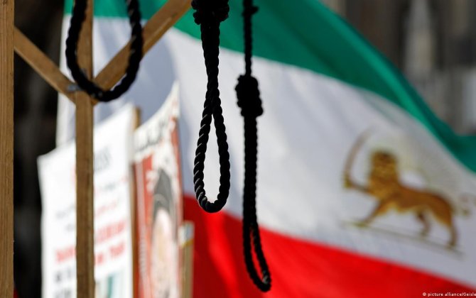 В Иране казнили двух человек по обвинению в связях с 