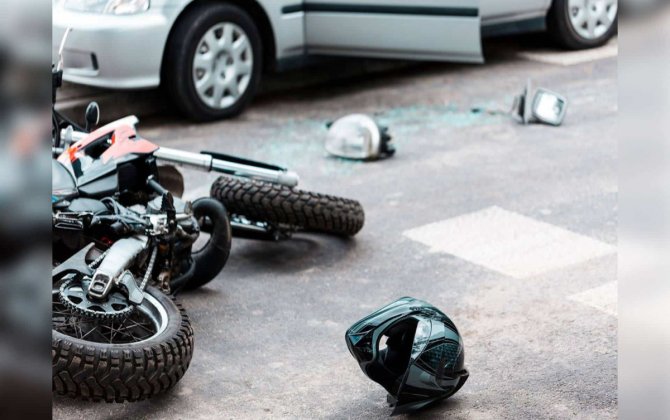 В Баку мотоциклист погиб при столкновении с автомобилем