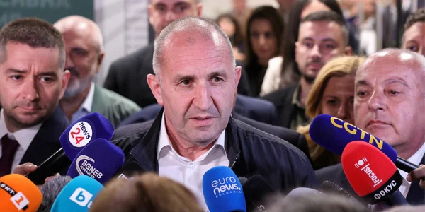 Партия Румена Радева с отрывом лидирует на выборах в Болгарии