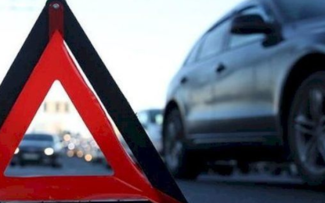 В Баку нетрезвый автомойщик угнал дорогой автомобиль и совершил ДТП