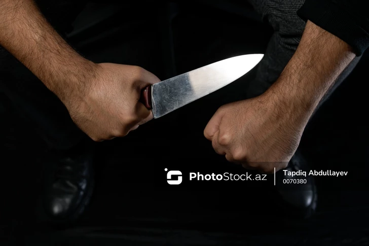 В Гядабее подросток ранил ножом молодого человека перед спортивным комплексом