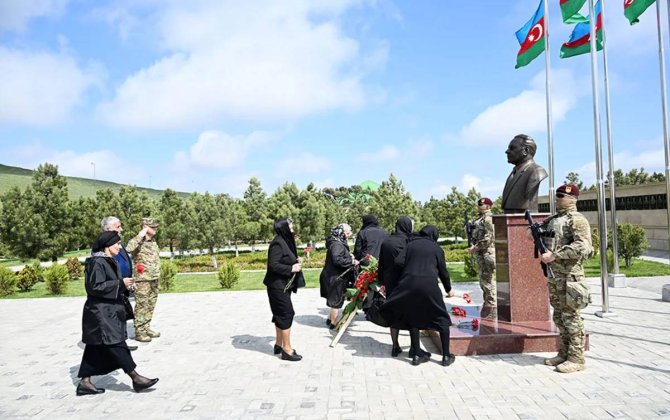 XTQ-nin Aprel şəhidlərinin xatirəsi ehtiramla yad olunub - FOTO