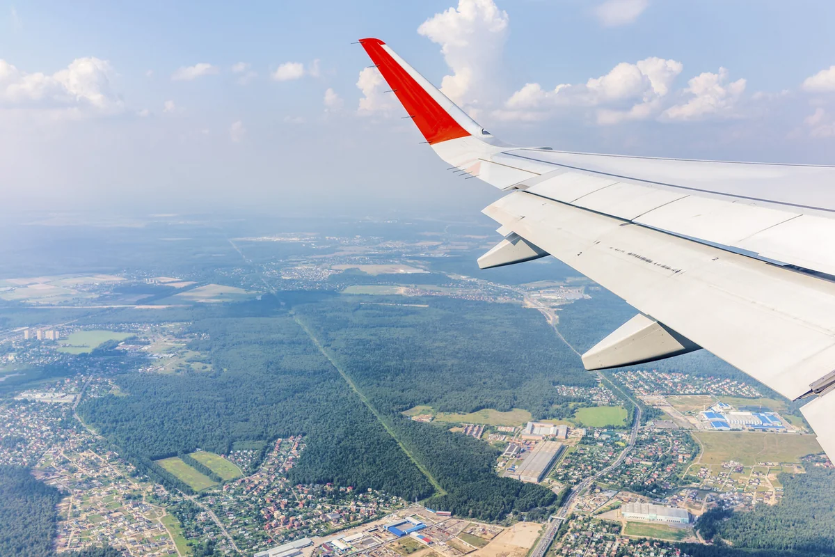 Türkiyəyə uçan təyyarə təcili eniş etdi