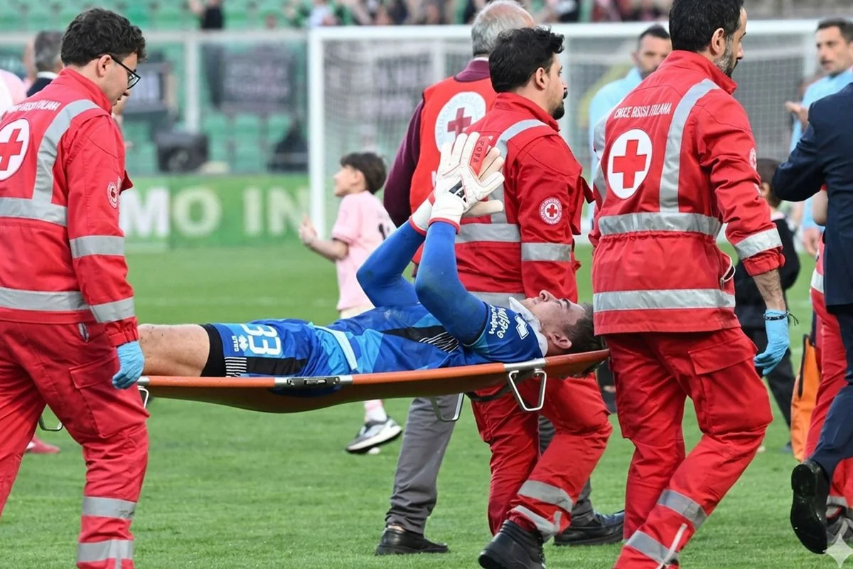 Сын чемпиона мира по футболу Клинсмана сломал шею во время матча