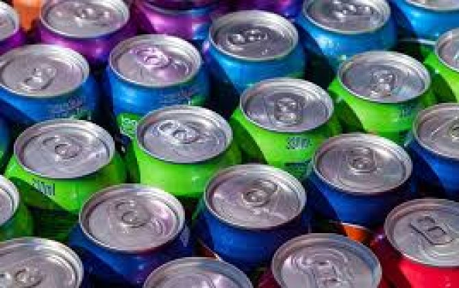 Омбудсмен Азербайджана предлагает повысить штрафы за продажу энергетических напитков детям