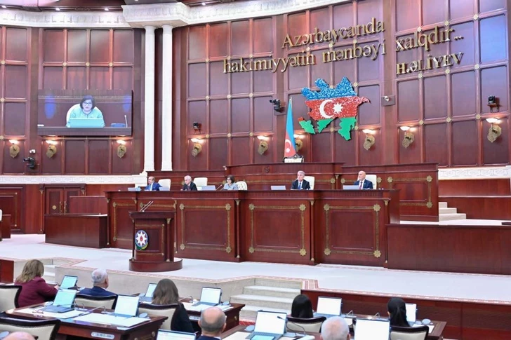 Милли Меджлис принял поправки в закон о судебных исполнителях