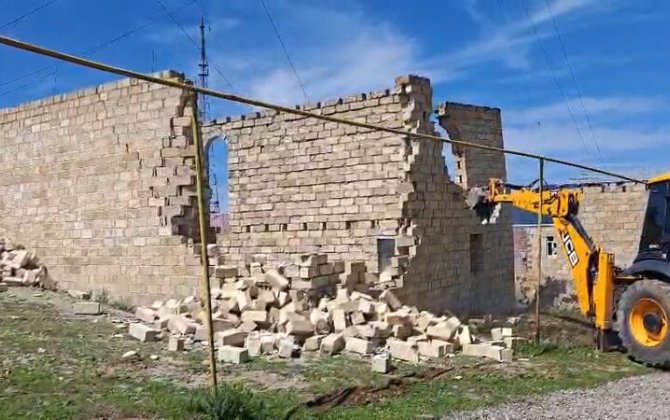 Gəncə və Göygöldə qanunsuz tikililər söküldü - VİDEO