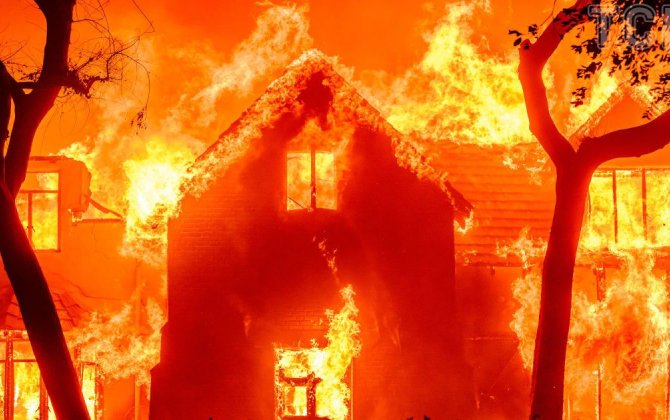 Масштабный пожар на юге США: десятки домов уничтожены, тысяча под угрозой