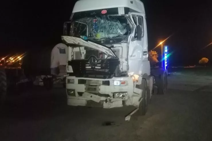 Qazaxda TIR qəza etdi, sürücü ağır yaralandı