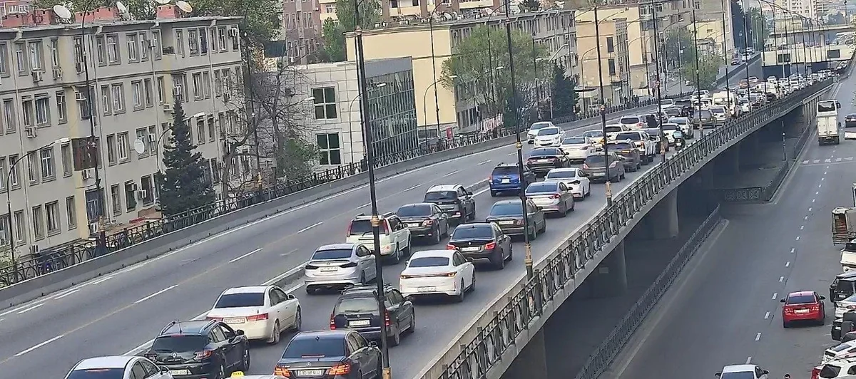 Paytaxtın bəzi küçələrində sıxlıq müşahidə edilir