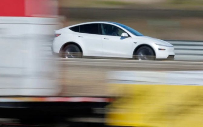 Sürücüsüz taksi cinayət yerinə girdi - Gözlənilməz insident