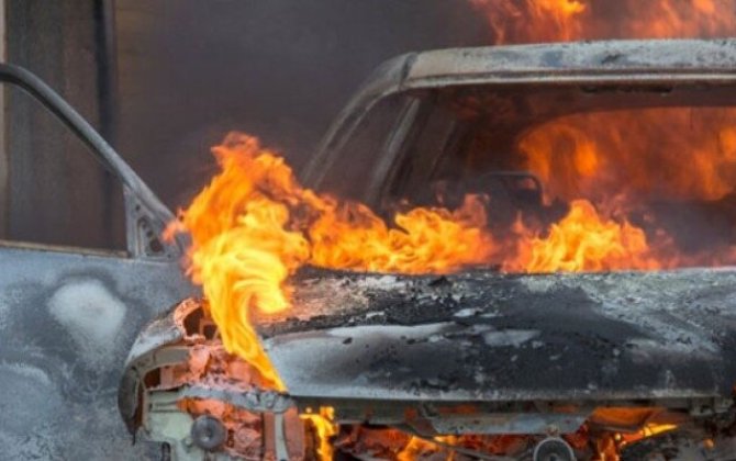 Azərbaycanda qəribə hadisə - Sürücü öz maşınını yandırdı