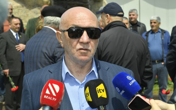 Albert Aqarunovun komandiri: 