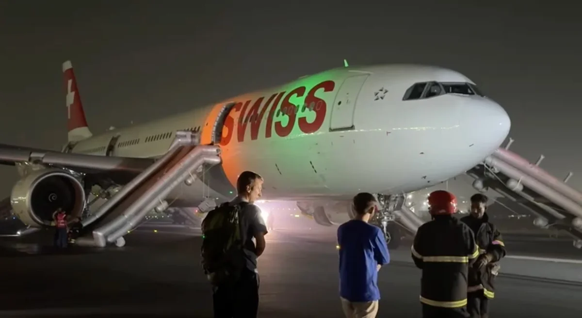 Hindistanda təyyarədən təxliyə zamanı sərnişinlər xəsarət alıblar - VİDEO - FOTO