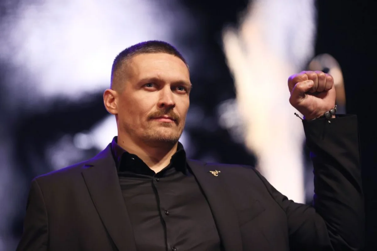 Ukraynalı boksçu Aleksandr Usik peşəkar karyerasını başa vurmasından danışıb