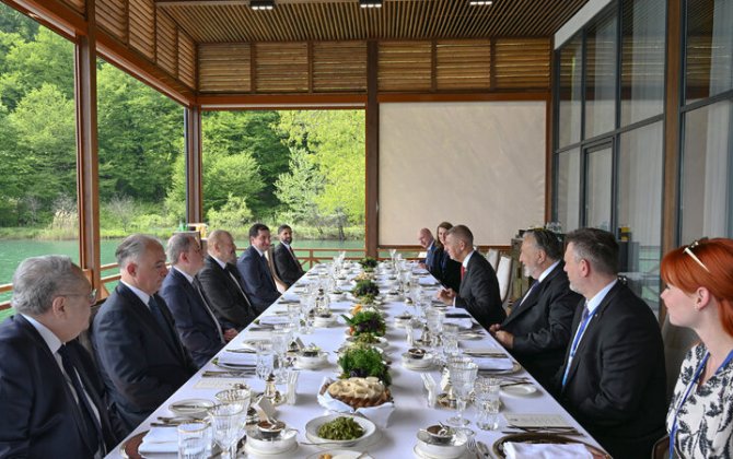 Prezident İlham Əliyevin adından Çexiyanın Baş nazirinin şərəfinə rəsmi lanç verildi - FOTO