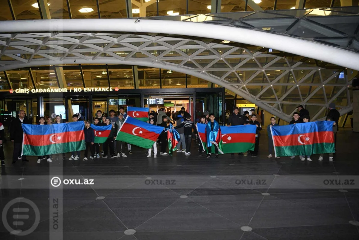 Сборная Азербайджана, ставшая чемпионом Европы по борьбе, вернулась в Баку