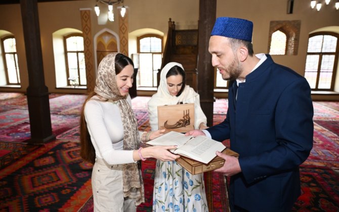 Leyla və Arzu Əliyevalar Şəkidə Xan məscidini ziyarət etdilər - FOTOLAR