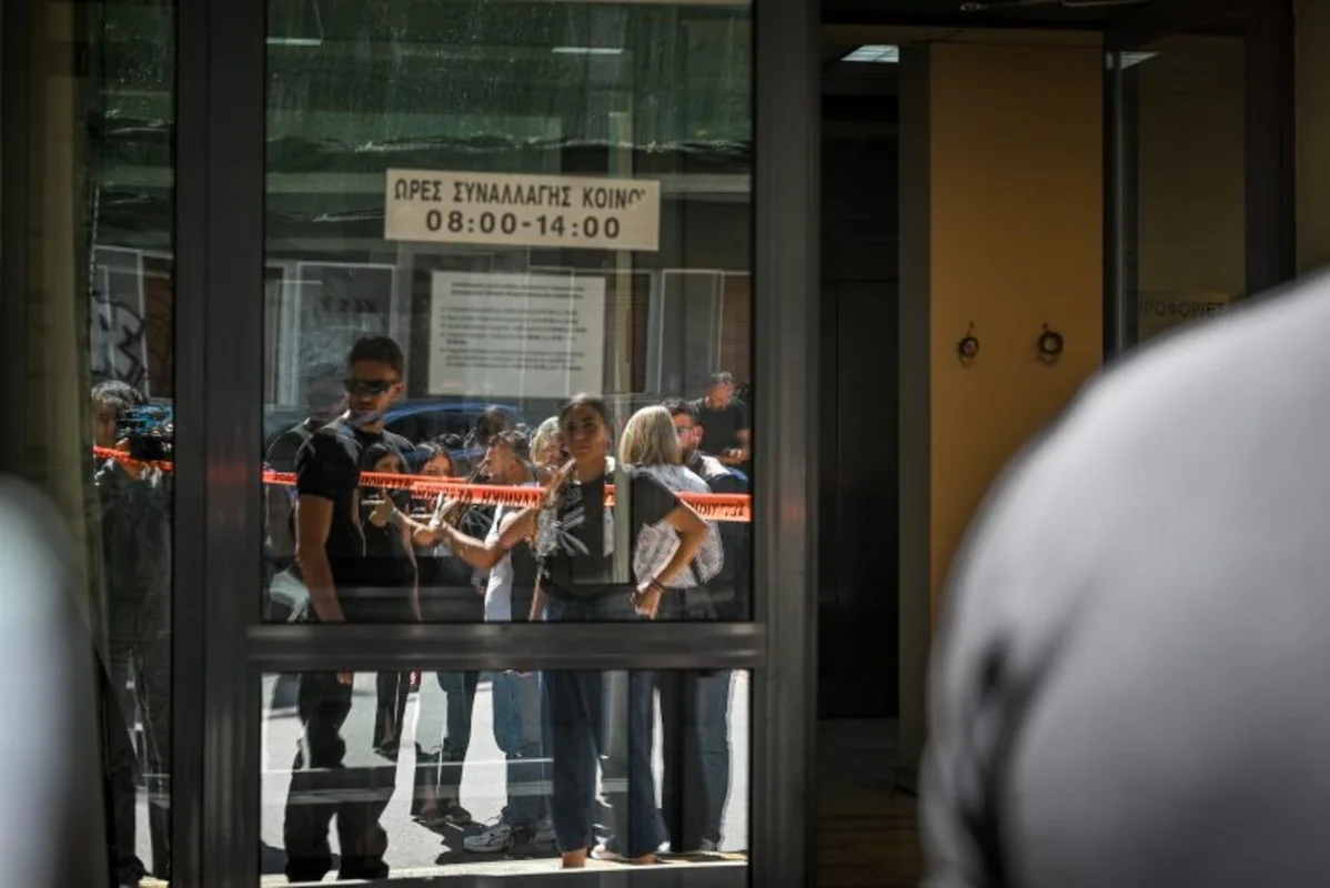 Afinada 89 yaşlı qoca dövlət qurumlarını gülləyə tutdu