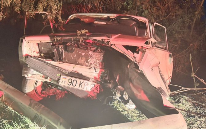 Yevlaxda avtomobil aşdı: 10 yaşlı qız öldü - FOTO