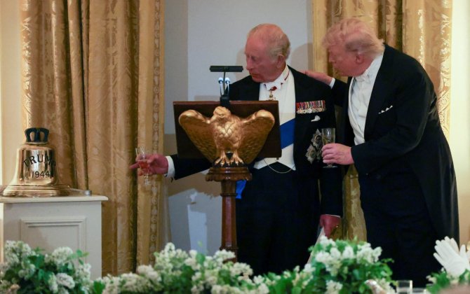 Король Британии подарил Трампу колокол с подводной лодки Trump