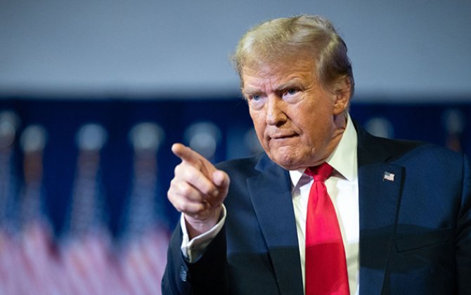 Tramp əlində avtomatla İranı hədələdi - FOTO