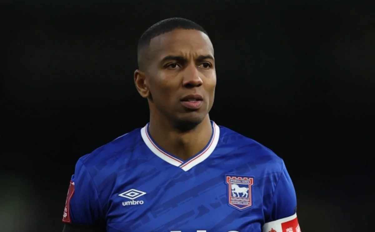 Экс-игрок МЮ и чемпион Англии объявил о завершении карьеры