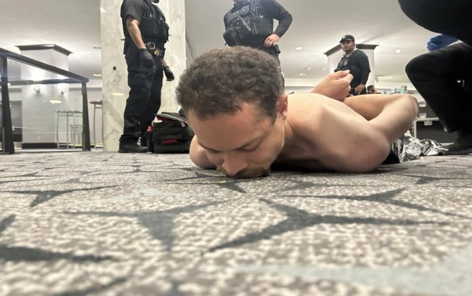 Trampa sui-qəsd cəhdində təqsirləndirilən şəxs məhkəmə prosesi müddətində həbsdə qalacaq