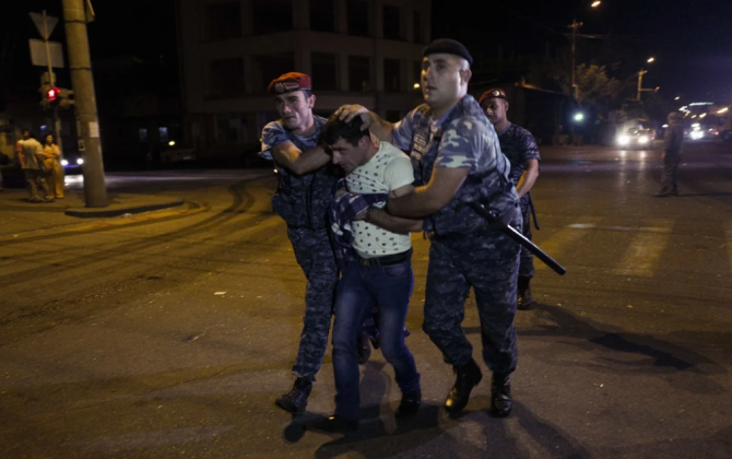 Ermənistanda seçkiqabağı rüşvət verilməsi ilə bağlı daha üç nəfər saxlanılıb