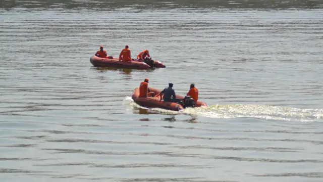 В Индии при крушении прогулочного катера погибли шесть человек