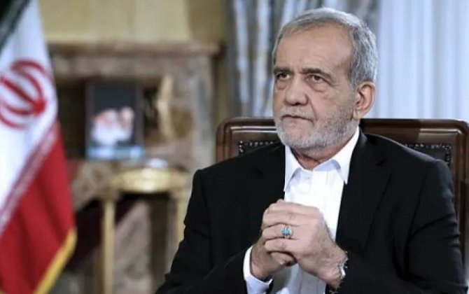 Пезешкиан: Иран проявляет сдержанность в условиях блокады Ормуза