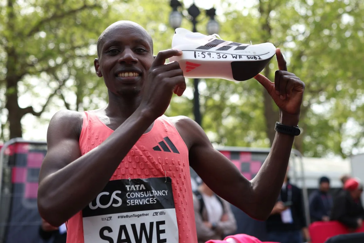 London marafonunda rekord qıran atletə xüsusi nömrə nişanlı avtomobil verildi