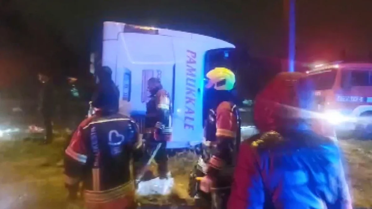 Türkiyədə sərnişin avtobusu aşdı: 3 ölü, 31 yaralı var - VİDEO
