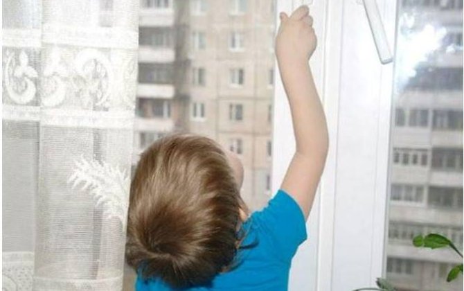 Bakıda 5 yaşlı uşaq qonaq getdiyi evin eyvanından yıxılaraq öldü