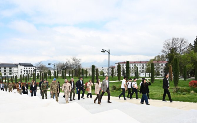 Diplomatik korpusun nümayəndələri Xankəndi Zəfər parkına gediblər - FOTO