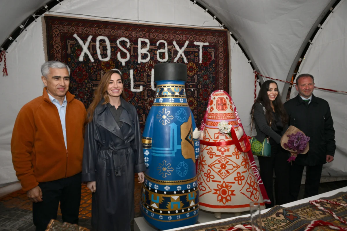 Leyla Əliyeva və Arzu Əliyeva Beynəlxalq Xalça Festivalını ziyarət ediblər - FOTO