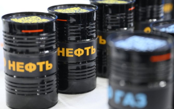 Цены на нефть подешевели более чем на 1%