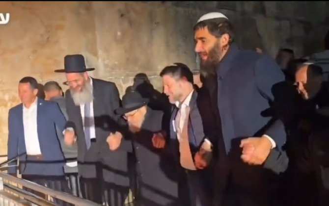İsrailin irqçi naziri İbrahim məscidində tərəfdarlarıyla birgə rəqs etdi...+VİDEO-RƏZALƏT