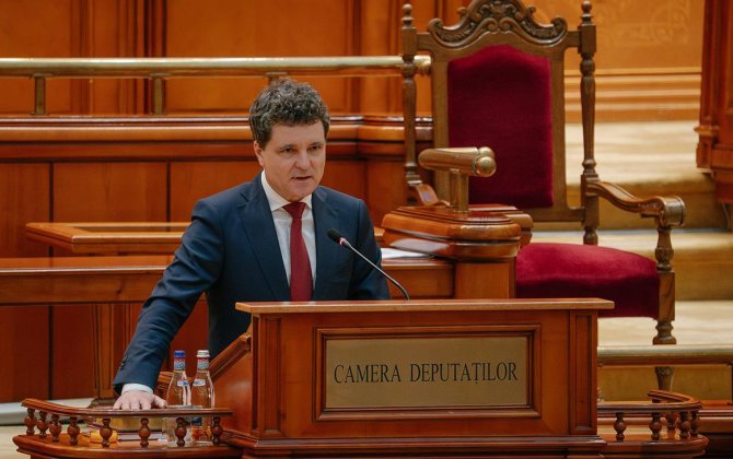 Президент Румынии срочно прервал визит в Армению