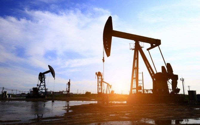 На мировом рынке нефть подешевела почти на 2 доллара