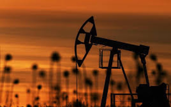 Мировые цены на нефть снизились более чем на 1,5%