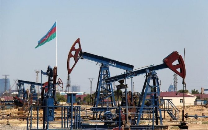 Азербайджанская нефть подешевела почти на $10
