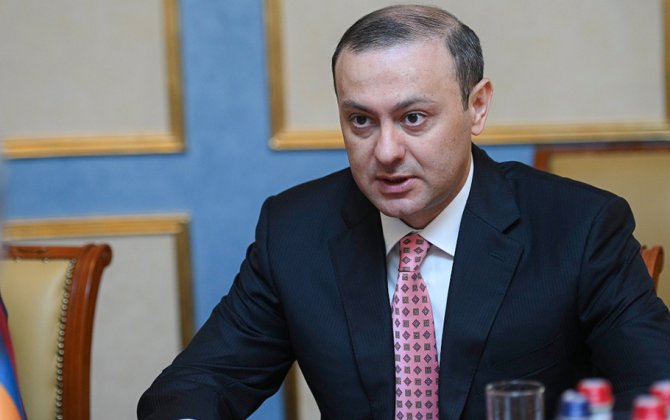 Григорян ушел от оценки слов Зеленского о возможной атаке на Москву 9 мая