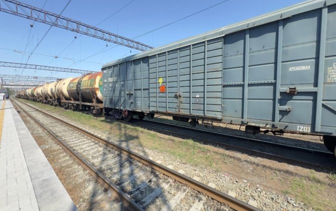 Azərbaycandan Ermənistana 16 vaqon dizel yola salındı