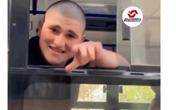 Əsgər gedən gəncin gündəm olan VİDEOSU