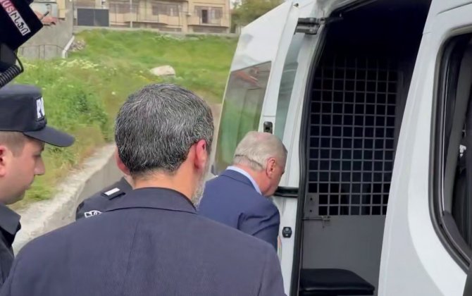 Карапетяна увезли из суда в «бобике»-ВИДЕО