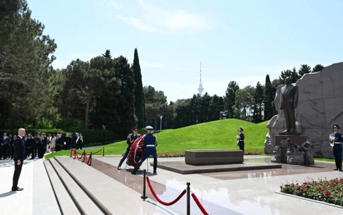 Slovakiya nümayəndə heyəti Ulu Öndərin məzarını ziyarət etdi - FOTO