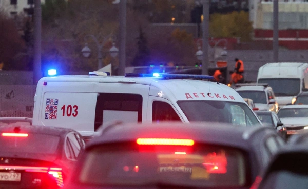 В России ребенок выпал с 15-го этажа и выжил