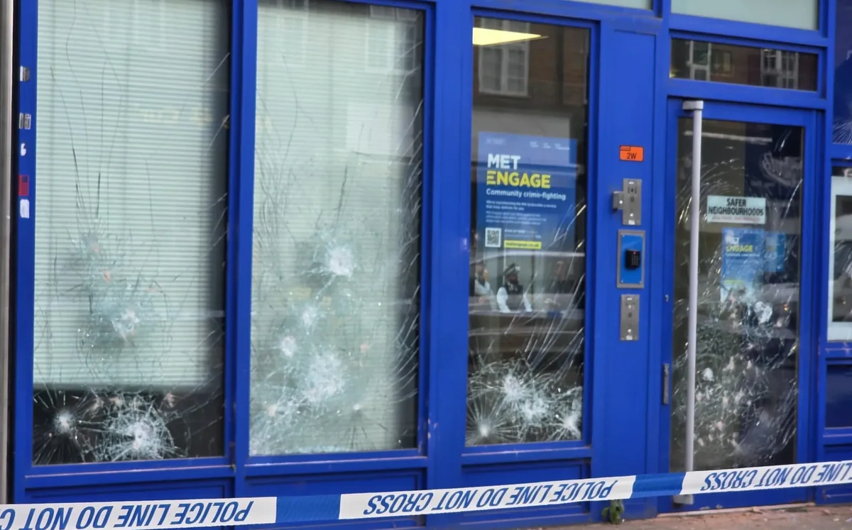 Polis ofisinə hücum edildi - Bir nəfər saxlanıldı